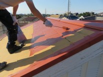 コロニアル屋根を地中海風の色へ