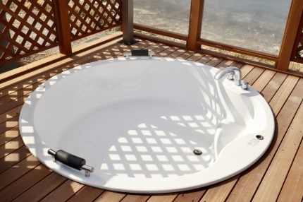 耐久性、美観へ配慮しArtis社製の高級アクリル浴槽