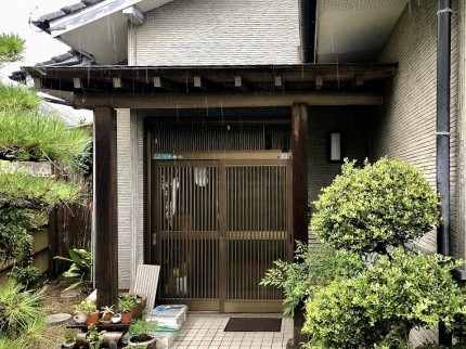 施工前の30年たった玄関